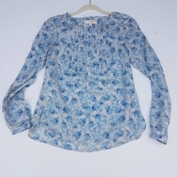 Loft Long Sleeve Blouse Size XSmall in White and Blue w/ Floral Pattern - Picture 3 of 7